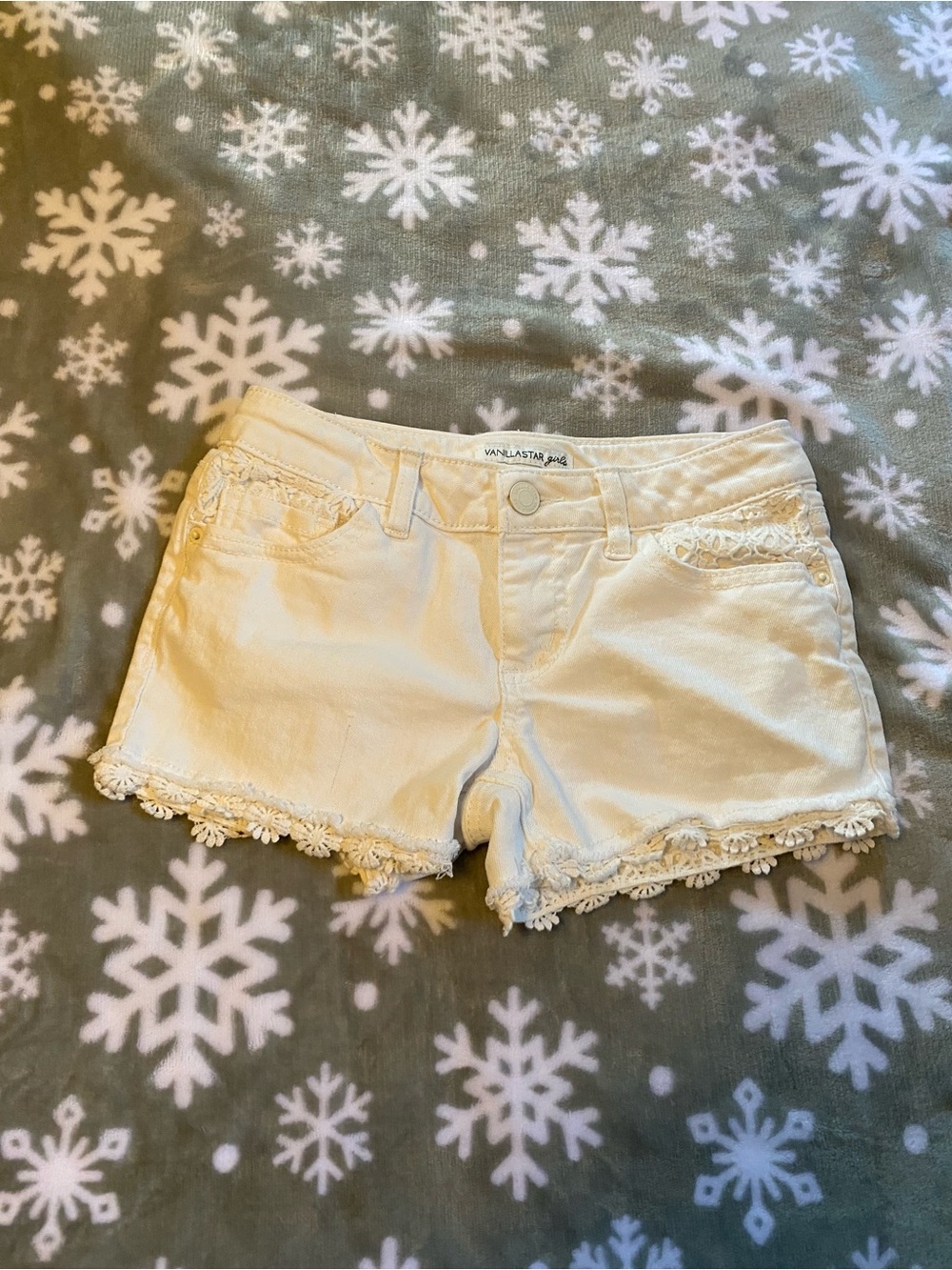 Vanilla Star Cream Lace-Trim Denim Shorts